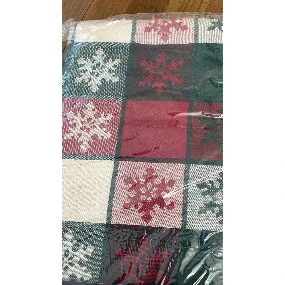 Dansk Snowflake Holiday Christmas Tablecloth 62x106 Red Green Cream Cloth - NIP